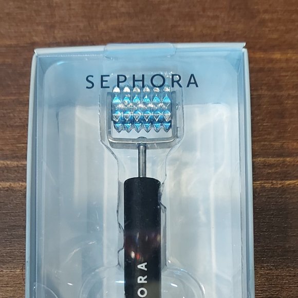 Sephora Double Ended- Textured Facial Roller - Picture 3 of 5